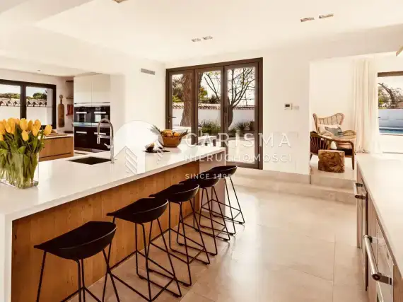 (4) Ekskluzywna willa w pierwszej linii brzegowej, Marbella East, Costa del Sol