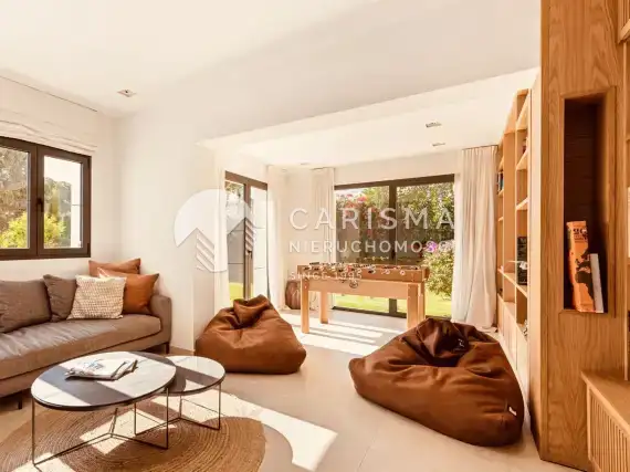(15) Ekskluzywna willa w pierwszej linii brzegowej, Marbella East, Costa del Sol