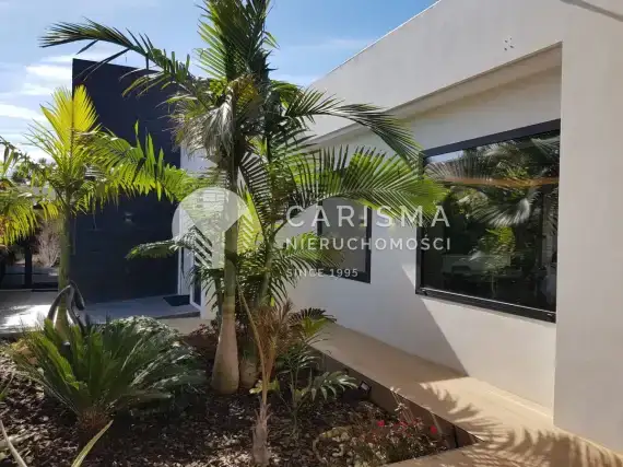 (13) Wyjątkowa willa bardzo blisko plaży z widokiem na morze, Marbella East, Costa del Sol