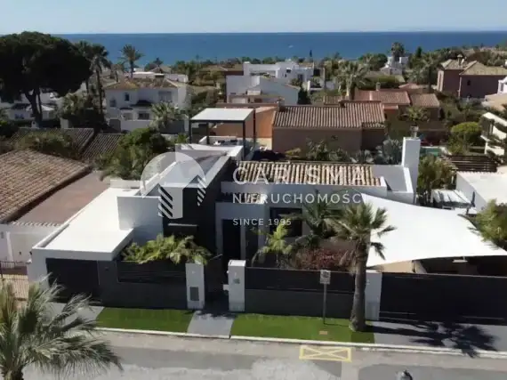 (15) Wyjątkowa willa bardzo blisko plaży z widokiem na morze, Marbella East, Costa del Sol