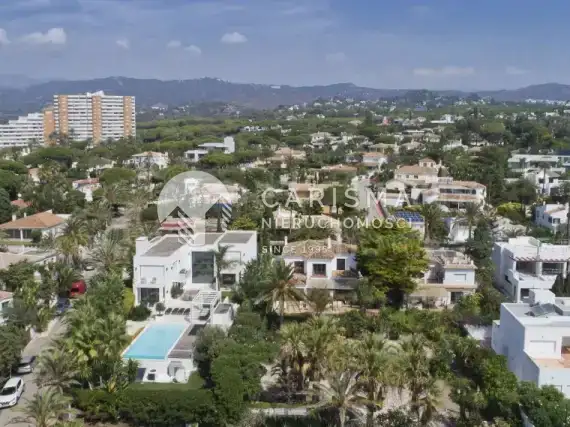 (14) Luksusowa, nowa willa 350 m od plaży, Marbella East, Costa del Sol.
