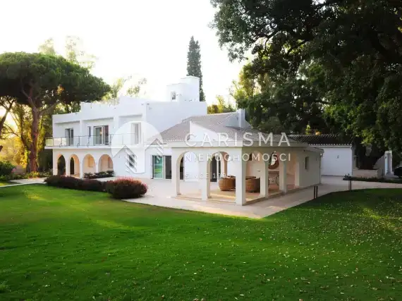 Luksusowa willa zaledwie 150 m od plaży za działce 7000 mkw, Marbella East, Costa del Sol 2