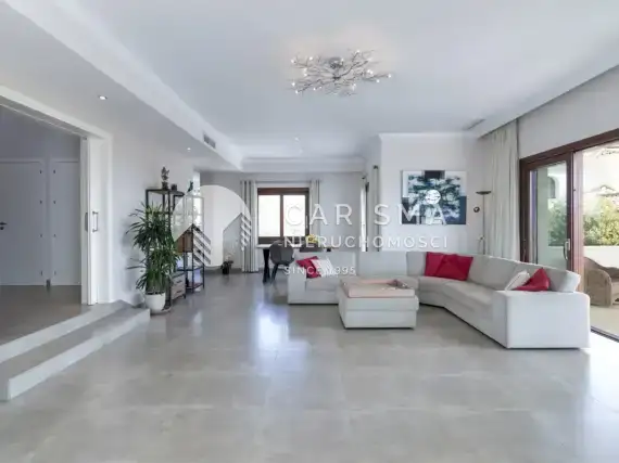 (10) Luksusowa willa ze spektakularnym widokiem na morze, Marbella East, Costa del Sol.