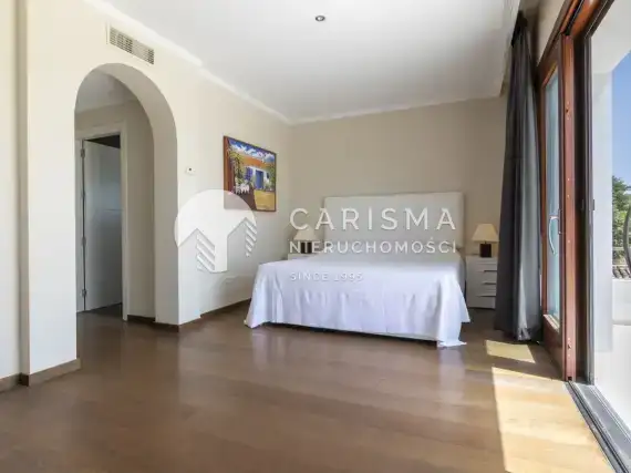 (40) Luksusowa willa ze spektakularnym widokiem na morze, Marbella East, Costa del Sol.