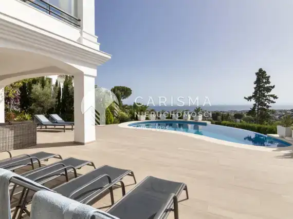 (55) Luksusowa willa ze spektakularnym widokiem na morze, Marbella East, Costa del Sol.
