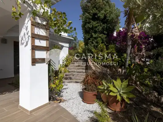 (61) Luksusowa willa ze spektakularnym widokiem na morze, Marbella East, Costa del Sol.
