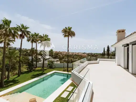 (15) Luksusowa willa z panoramicznym widokiem na morze, Marbella East, Costa del Sol.