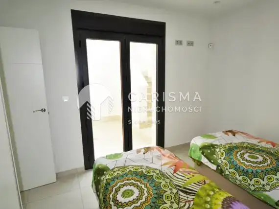 (43) Bungalow z prywatnym basenem i tarasem dachowym.