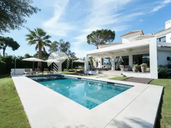 (38) Luksusowa willa 300 m od plaży z widokiem na morze i góry, Marbella East, Costa del Sol