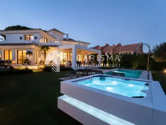 (45) Luksusowa willa 300 m od plaży z widokiem na morze i góry, Marbella East, Costa del Sol