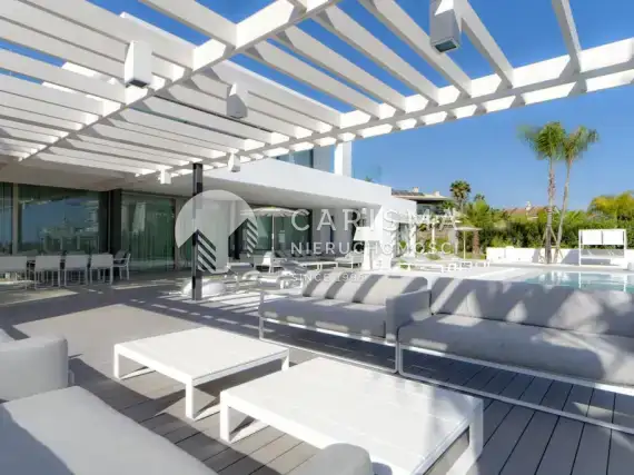 (4) Nowoczesna willa w pierwszej linii brzegowej, Marbella East, Costa del Sol