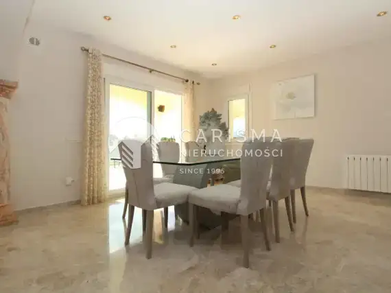 (12) Duża willa w tradycyjnym stylu z pięknym widokiem na morze, Moraira, Costa Blanca Północ.
