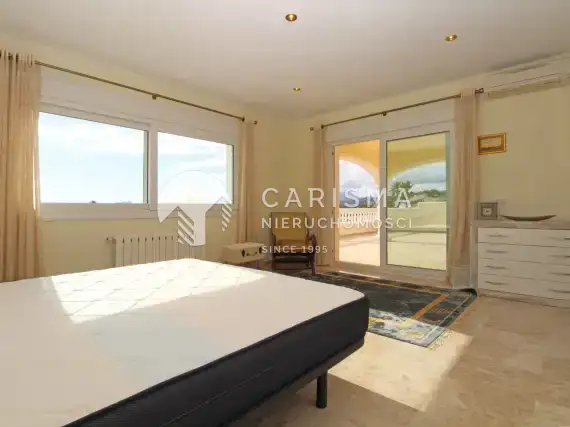 (32) Duża willa w tradycyjnym stylu z pięknym widokiem na morze, Moraira, Costa Blanca Północ.