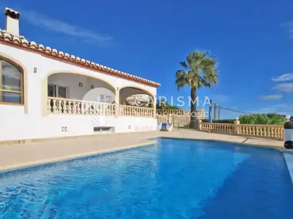 (24) Duża willa w tradycyjnym stylu z pięknym widokiem na morze, Moraira, Costa Blanca Północ.