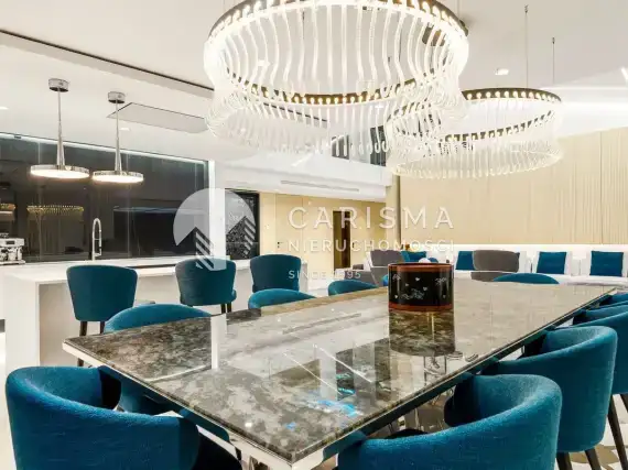 (10) Luksusowy penthouse w pierwszej linii brzegowej w El Paraíso, Malaga, Costa del Sol.