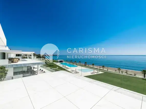 (35) Luksusowy penthouse w pierwszej linii brzegowej w El Paraíso, Malaga, Costa del Sol.