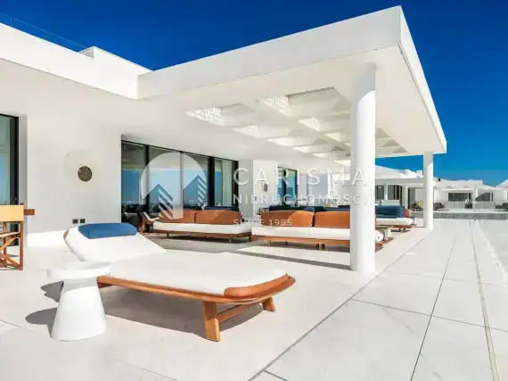 (43) Luksusowy penthouse w pierwszej linii brzegowej w El Paraíso, Malaga, Costa del Sol.