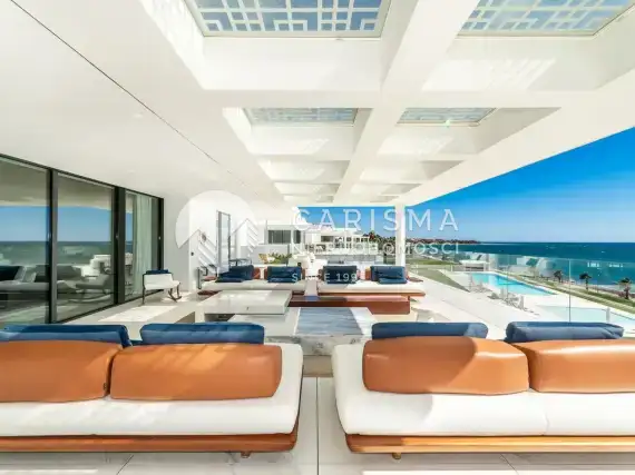 (45) Luksusowy penthouse w pierwszej linii brzegowej w El Paraíso, Malaga, Costa del Sol.