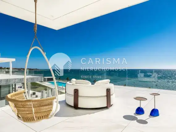 (66) Luksusowy penthouse w pierwszej linii brzegowej w El Paraíso, Malaga, Costa del Sol.