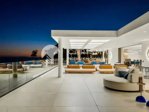 (80) Luksusowy penthouse w pierwszej linii brzegowej w El Paraíso, Malaga, Costa del Sol.