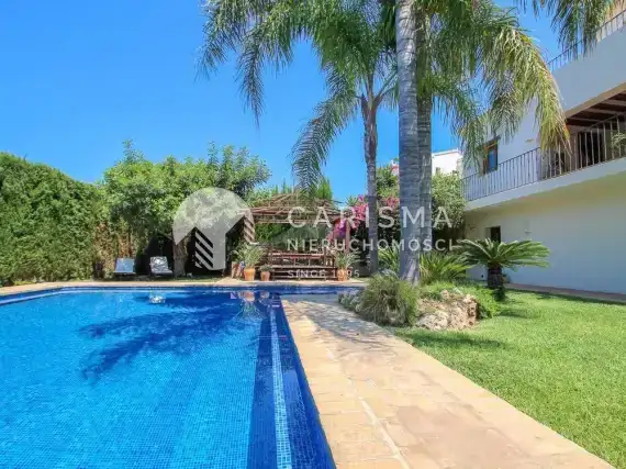 (4) Willa w stylu Ibiza 600 m od plaży, Moraira, Costa Blanca Północ.