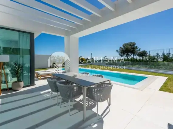 (20) Dom w zabudowie bliźniaczej z  widokiem na morze, Marbella, Costa del Sol