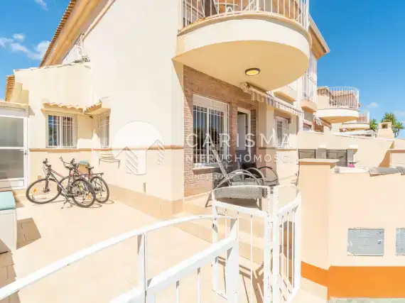 (12) Dom w zabudowie szergowej w Playa Flamenca, Costa Blanca