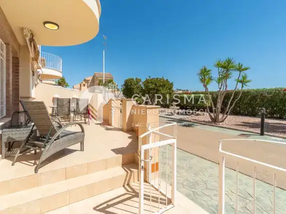 (15) Dom w zabudowie szergowej w Playa Flamenca, Costa Blanca