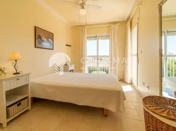 (34) Dom w zabudowie szergowej w Playa Flamenca, Costa Blanca