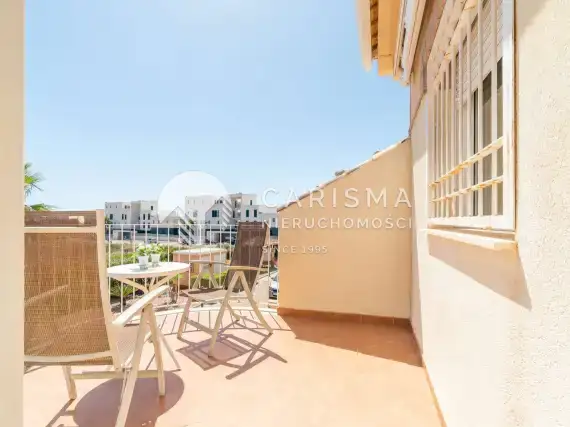 (36) Dom w zabudowie szergowej w Playa Flamenca, Costa Blanca