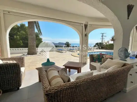 (4) Odremontowana willa z widokiem na morze w Moraira