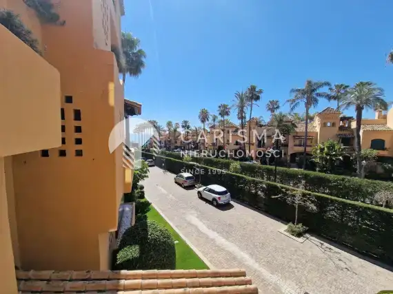 (27) Luksusowy apartament, w kompleksie przy morzu, Estepona, Costa del Sol