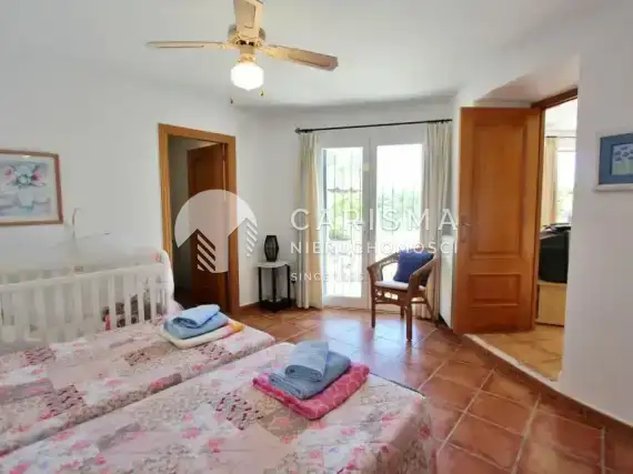 (10) Willa w otoczeniu zieleni w Moraira