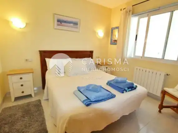(22) Willa w otoczeniu zieleni w Moraira