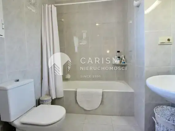 (25) Willa w otoczeniu zieleni w Moraira