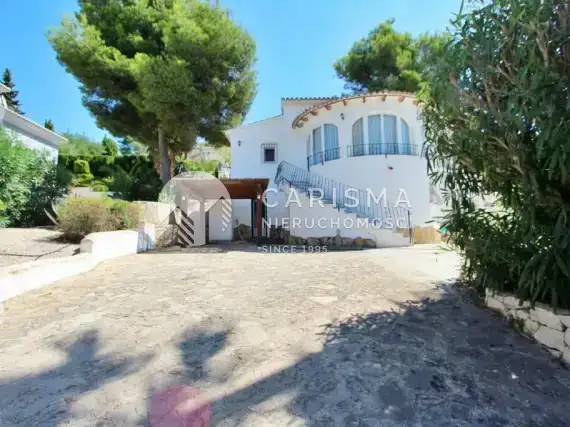 (32) Willa w otoczeniu zieleni w Moraira