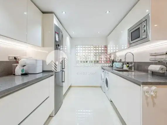 (11) Luksusowy apartament w pierwszej linii brzegowej, New Golden Mile, Costa del Sol