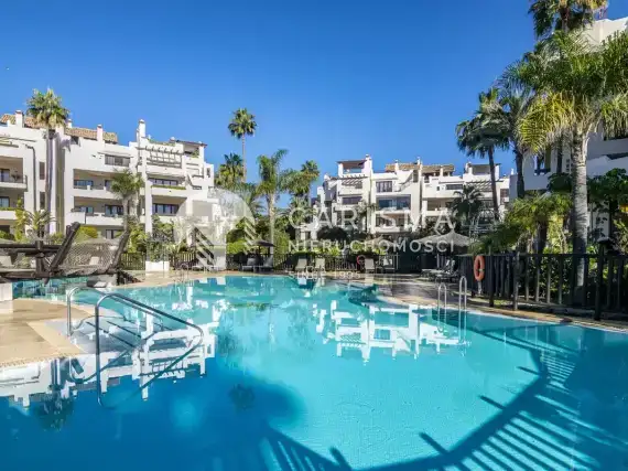(8) Luksusowy apartament w pierwszej linii brzegowej, New Golden Mile, Costa del Sol.