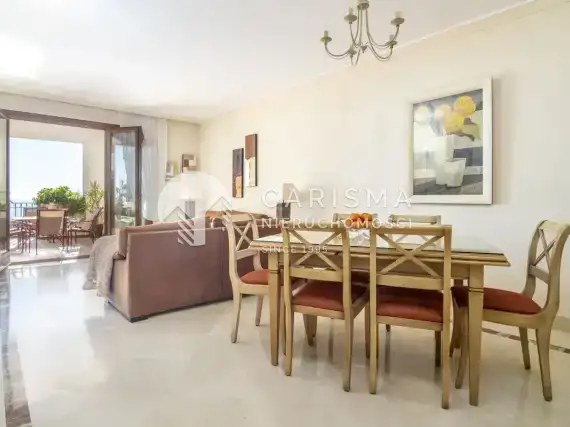 (18) Luksusowy apartament w pierwszej linii brzegowej, New Golden Mile, Costa del Sol.