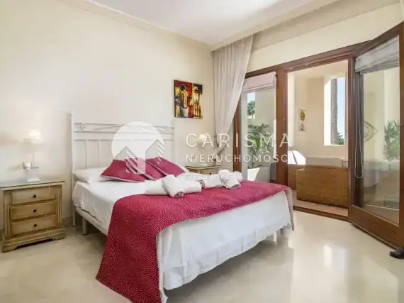(23) Luksusowy apartament w pierwszej linii brzegowej, New Golden Mile, Costa del Sol.