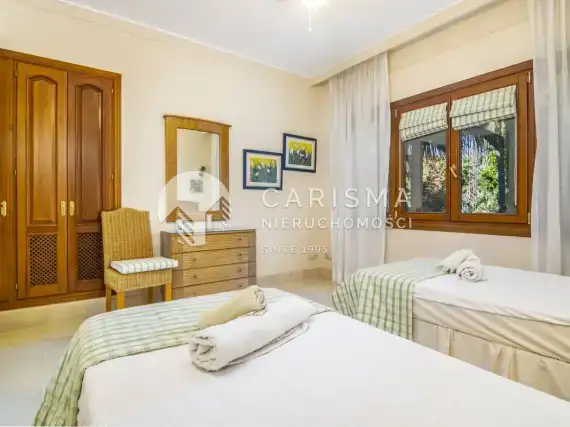 (26) Luksusowy apartament w pierwszej linii brzegowej, New Golden Mile, Costa del Sol.