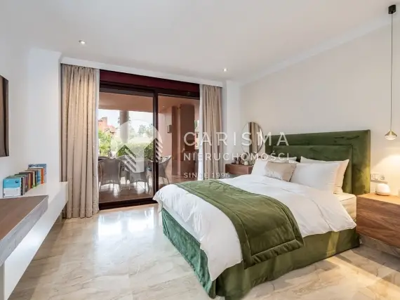 (6) Pięknie odnowiony apartament na parterze w drugiej linii brzegowej w Estepona
