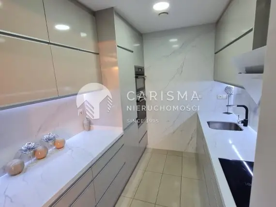 (11) Dwupoziomowy penthouse z widokiem na morze w Benidorm