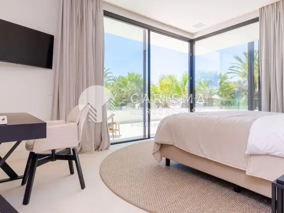 (8) Dom przy plaży w Marbesa, Marbella, Costa del Sol