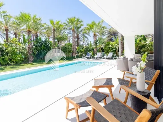 (48) Dom przy plaży w Marbesa, Marbella, Costa del Sol