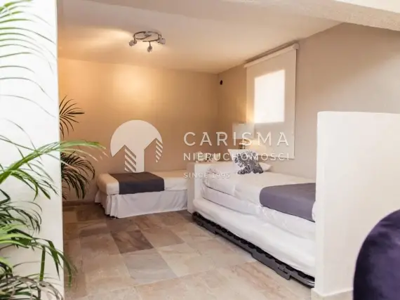 (12) Elegancka willa położona w spacerowej odległości do wszelkich dogodności w Moraira