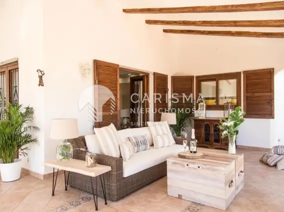 (20) Elegancka willa położona w spacerowej odległości do wszelkich dogodności w Moraira