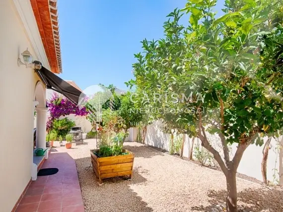 (39) Ponadczasowa willa w Sol Park, blisko centrum Moraira, Costa Blanca