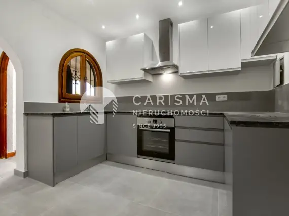 (4) Odnowiony apartament w dogodnej lokalizacji,Teulada-Moraira