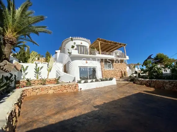 (4) Odnowiona willa w stylu Ibiza, z panoramicznym widokiem na morze, Moraira